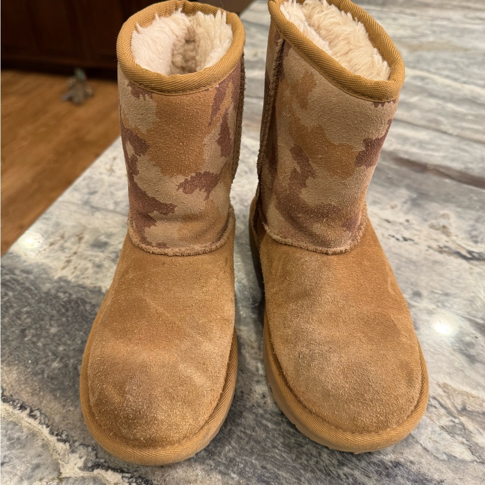 Camouflage Ugg Boots - Little Boys Size 2